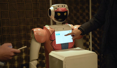 Robot wita gości hotelowych w RPA. Pomaga walczyć z koronawirusem