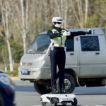 Robot zamiast policjanta. Wystawia mandaty i kieruje ruchem