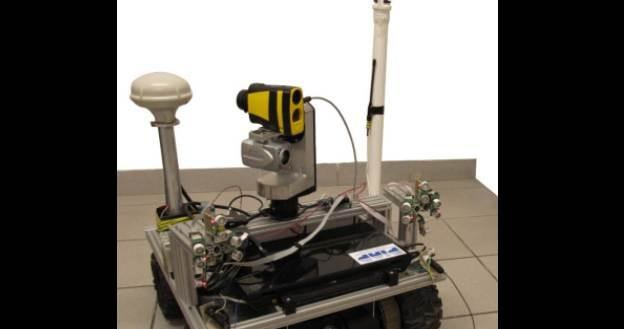 Robot zwiadowczy z dodatkowym oprzyrządowaniem pomiarowo-sterującym /materiały prasowe