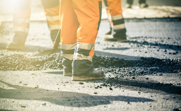 Roboty drogowe na A2 w Łódzkiem. Apel o szczególną o ostrożność 