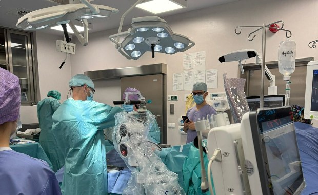 Roboty opanowały sale operacyjne? Tak pracuje ortopedyczne ramię