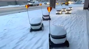 Roboty przegrały z zimą. Autonomiczne pojazdy utknęły w zaspach