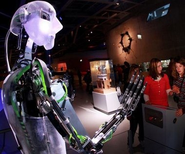 Roboty z mową ciała i zmysłem dotyku