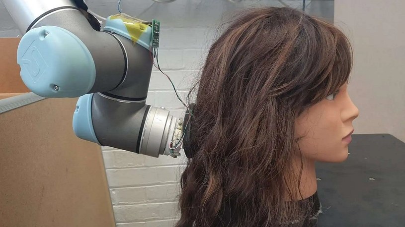 Roboty zastąpią fryzjerów? Ten wynalazek z MIT potrafi już rozczesywać włosy [WIDEO] /Geekweek