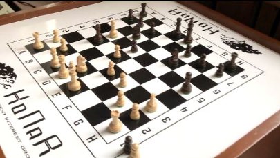 Robotyczna szachownica jak z sagi o Harrym Potterze. Zbudowali ją wrocławscy studenci