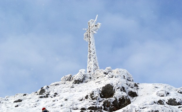Rocznica śmierci Jana Pawła II. Krzyż na Giewoncie nie zostanie oświetlony
