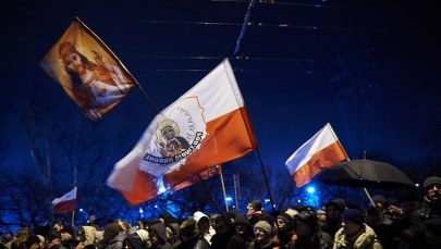 Rocznicowe uroczystości przed pomnikiem ofiar Grudnia '70 w Gdyni