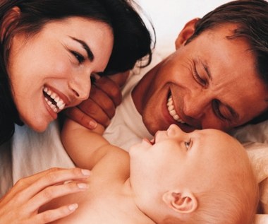 Roczny urlop macierzyński - pomaga, czy szkodzi?