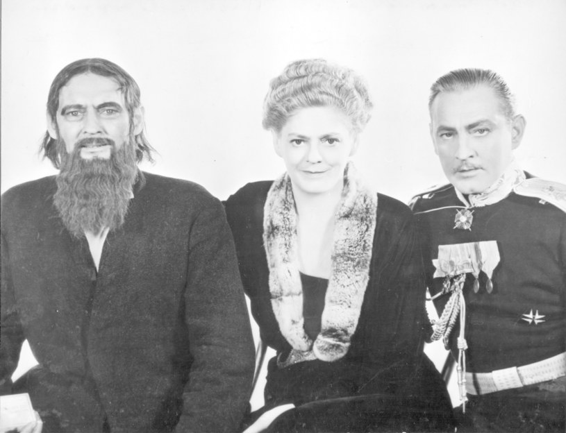 Rodzeństwo Barrymore - Lionel, Ethel i John - w filmie "Ostatnia cesarzowa" z 1932 roku /PhotoQuest / Contributor /Getty Images