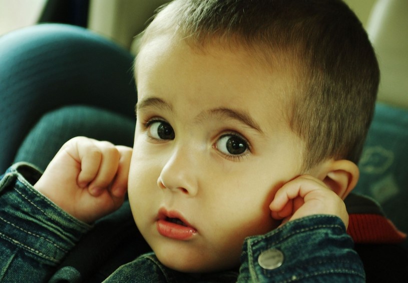 Rodzice często nie dostrzegają niedosłuchu u dzieci /123RF/PICSEL
