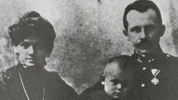 Rodzice Karola Wojtyły ze starszym bratem Edmundem /reprodukcja /PAP