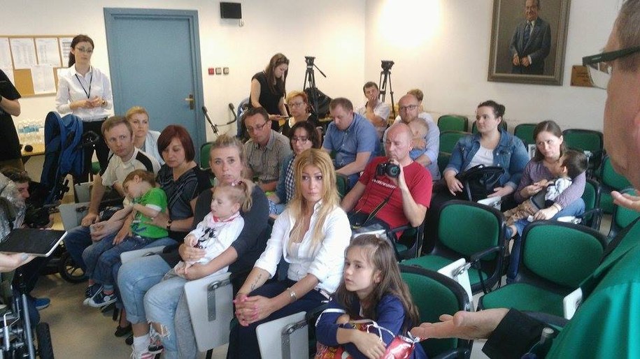 Rodzice małych pacjentów szpitala dziecięcego w Prokocimiu /Przemek Błaszczyk /RMF MAXX