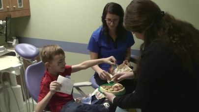 Rodzice myśleli, że jest niemową. Chłopiec przemówił po wizycie u dentysty
