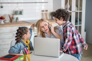 Rodzice nie mają przed tym zahamowań. NASK ostrzega