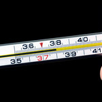 Rodzice oczekują stałego pomiaru temperatury ciała nauczycieli