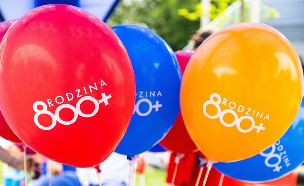 Rodzice ruszyli po 800 plus. Miliony wniosków złożone