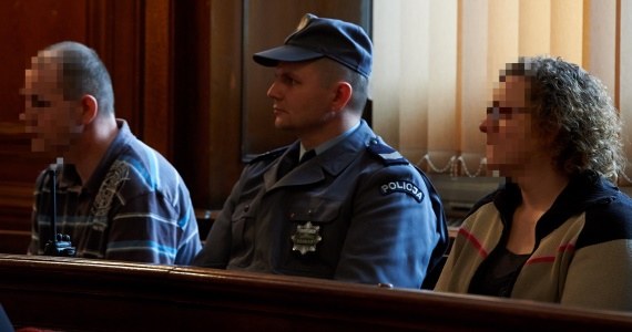 Rodzice zastępczy z Pucka na ławie oskarżonych /Adam Warżawa /PAP