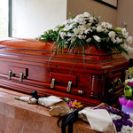 Rodzin nie stać na organizację pogrzebu. "Podwyższenie zasiłku to za mało"