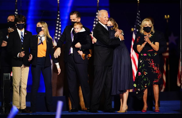 Rodzina Bidenów na scenie /JIM LO SCALZO /PAP/EPA