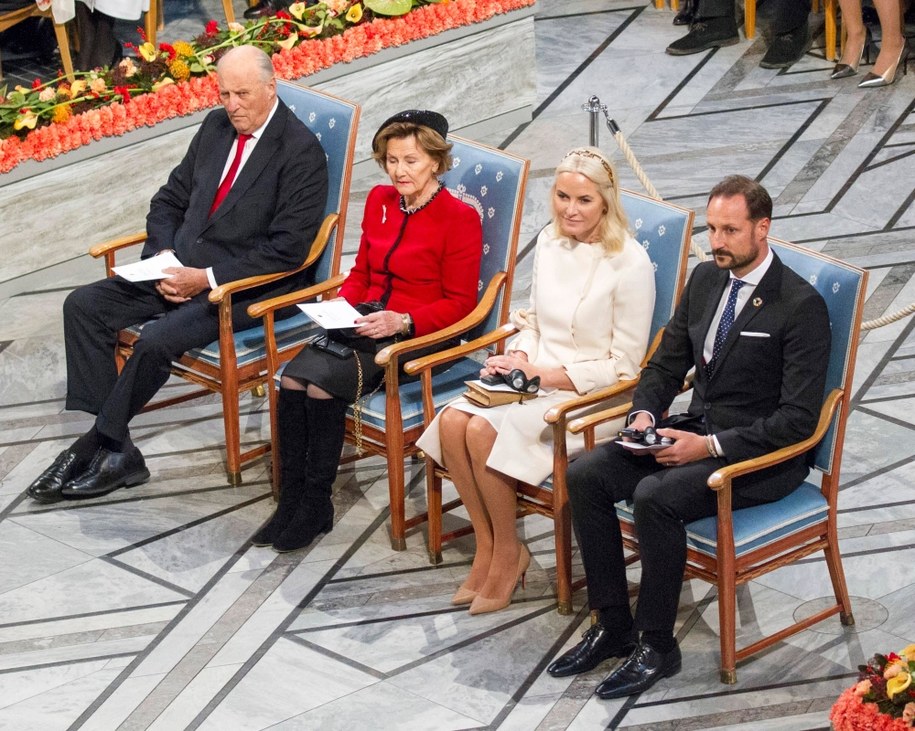 Rodzina królewska podczas ubiegłorocznej ceremonii wręczania Pokojowej Nagrody Nobla /PAP/EPA