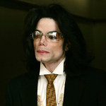 Rodzina Michaela Jacksona twierdzi, że Martin Bashir oszukał artystę, realizując o nim film