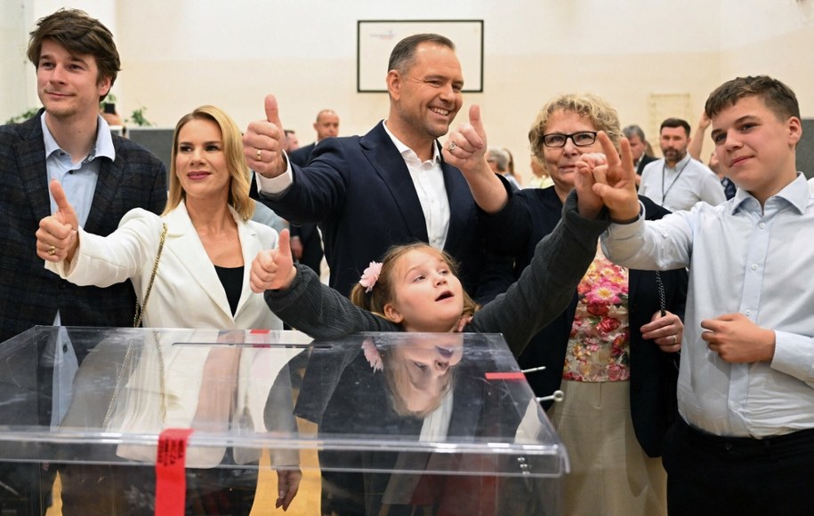 Rodzina Nawrockich w komplecie /SERGEI GAPON /East News/AFP