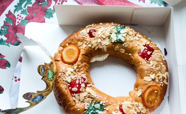 Rodzina nie mogła uwierzyć, co znalazła w cieście. "Niewiarygodne"