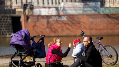 Rodzina, spokój i... władza nad ludźmi - tego Polakowi trzeba do szczęścia