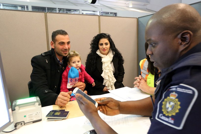 Rodzina syryjskich uchodźców w Toronto /Getty Images
