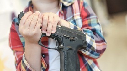 Rodzinna tragedia: 11-latek śmiertelnie postrzelony przez rodzeństwo 