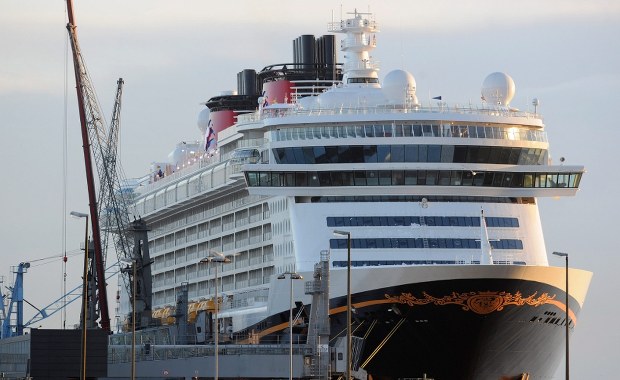 Rodzinna tragedia o włos: Matka chciała zdjęcie, dziecko wypadło za burtę