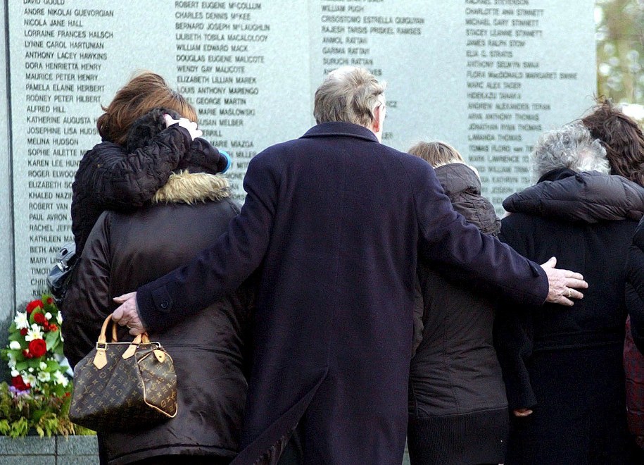 Rodziny ofiar zamachu nad Lockerbie /JIM MC EWAN    /PAP/EPA