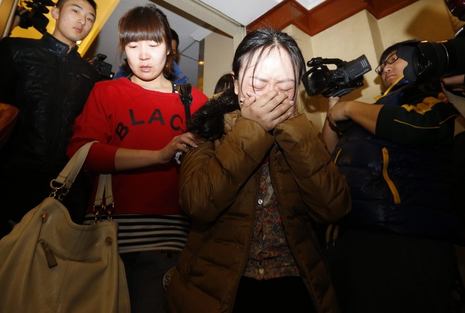 Rodziny pasażerów samolotu /ROLEX DELA PENA    /PAP/EPA