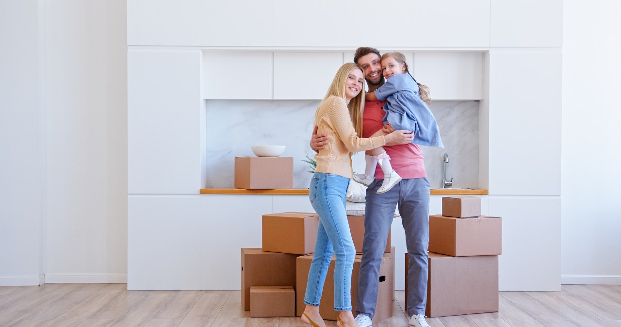 Rodziny z dziećmi mogą skorzystać z jednorazowych dopłat rodzinnych. /Pixel