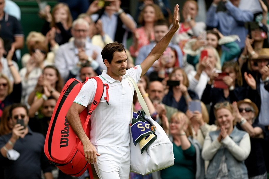 Roger Federer po przegranej z Hubertem Hurkaczem / 	NEIL HALL /PAP/EPA