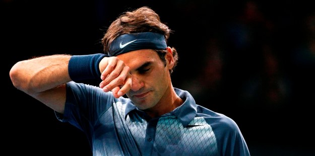 Roger Federer zaliczył najgorszy sezon od lat /YOAN VALAT  /PAP/EPA