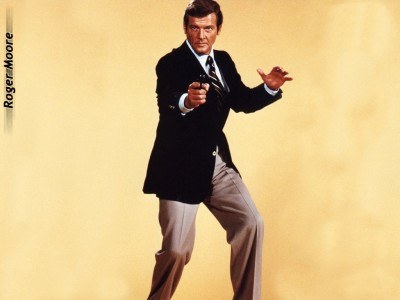 Roger Moore grał Bonda aż 8 razy /MWMedia