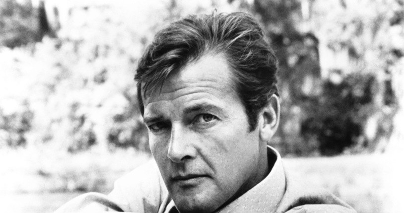 Roger Moore na planie filmu "Żyj i pozwól umrzeć" /Everett Collection /Getty Images