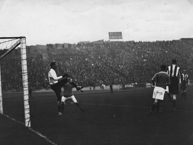 Rok 1909. Londyńska Chelsea podejmuje Notts County na Stamford Bridge /Getty Images/Flash Press Media