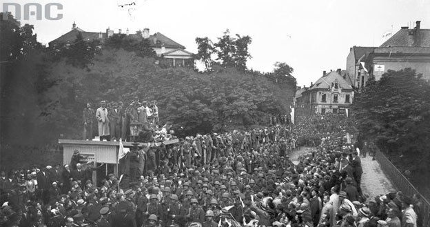 Rok 1938. Polskie wojska wkraczają do Czeskiego Cieszyna /Z archiwum Narodowego Archiwum Cyfrowego