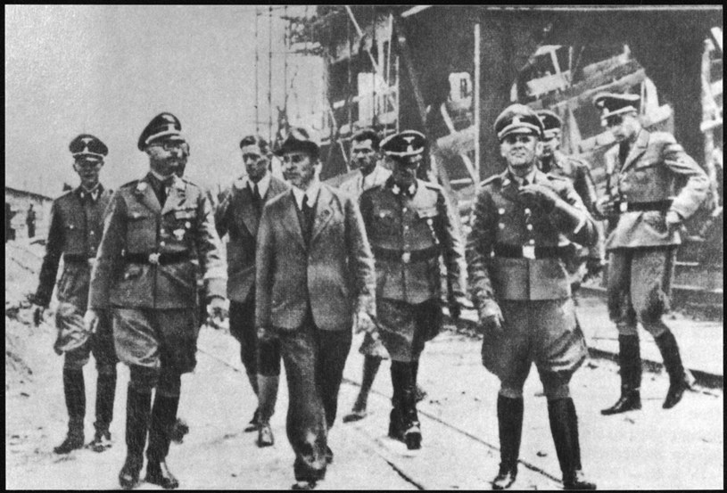 Rok 1941. Heinrich Himmler wizytuje zakłady IG Farben /East News