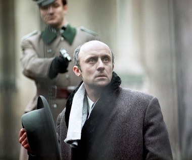 Rok 1972 był przełomowy w życiu Walczewskiego. Aktor przeniósł się z Krakowa do Warszawy. Początkowo związał się z Teatrem Współczesnym. Po roku zamienił go na Teatr Ateneum im. Jaracza - występował tam w latach 1973-1976. Przez 10 lat występował w Teatrze Studio (1982-1992). Najsilniej Walczewski związany był z Teatrem Dramatycznym, gdzie grał - z przerwami - przez prawie 30 lat, od 1976 do 2004 roku.

Na zdjęciu - w filmie Andrzeja Żuławskiego "Trzecia cześć nocy"
 