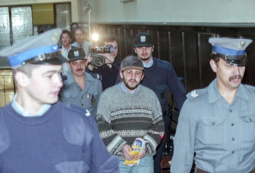 Rok 1997. Bogusław Bagsik prowadzony na rozprawę sądową /East News