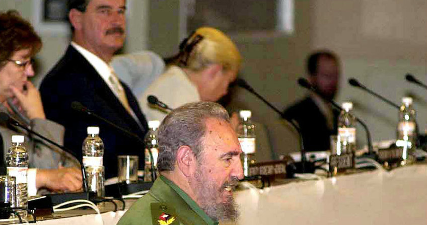 Rok 2002. Fidel Castro na szczycie ONZ w Monterrey /AFP