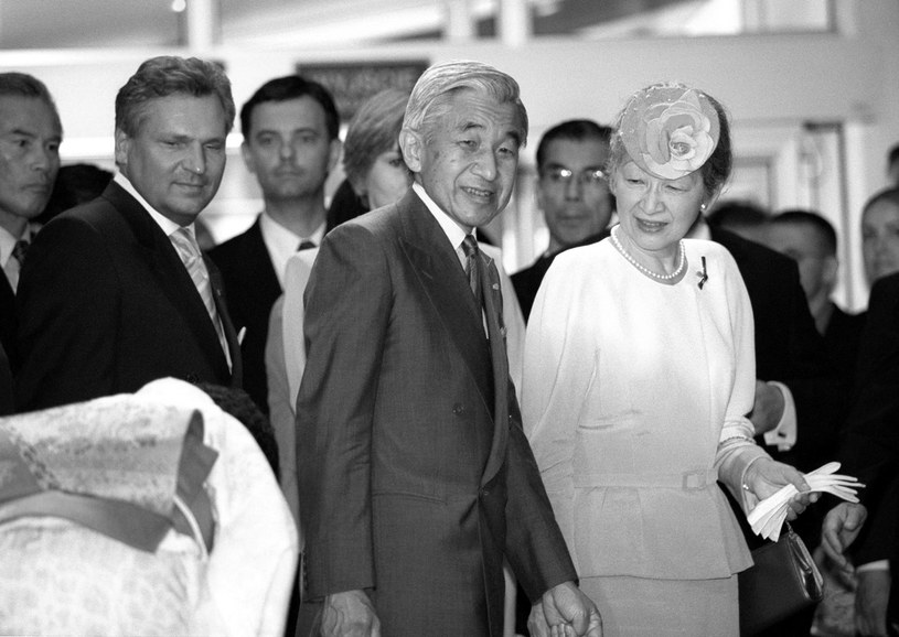 Rok 2002 - wizyta cesarza Akihoto i jego małżonki w centrum Manggha /Mariusz Makowski /Agencja FORUM