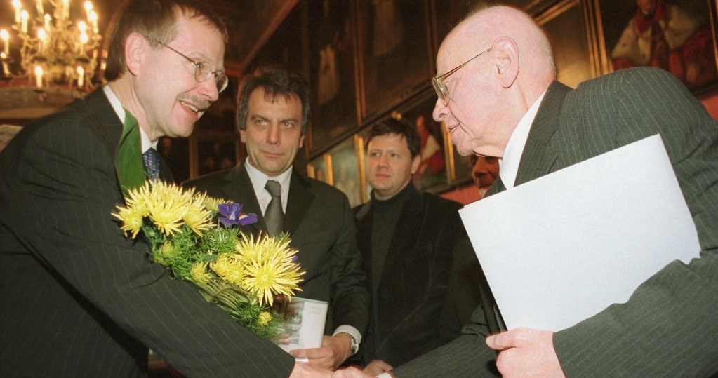 Rok 2003, Stanisław Lem otrzymuje honorowy tytuł niemieckiego Uniwersytetu w Bielefeld /AFP