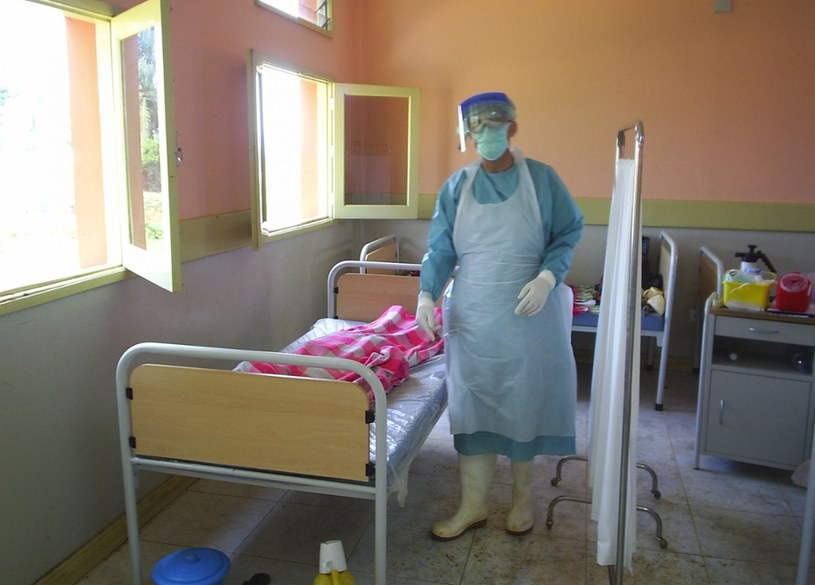 Rok 2005 - walka z epidemią Marburga w Angoli /East News