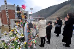Rok po tragedii Japończycy opłakują utraconych bliskich