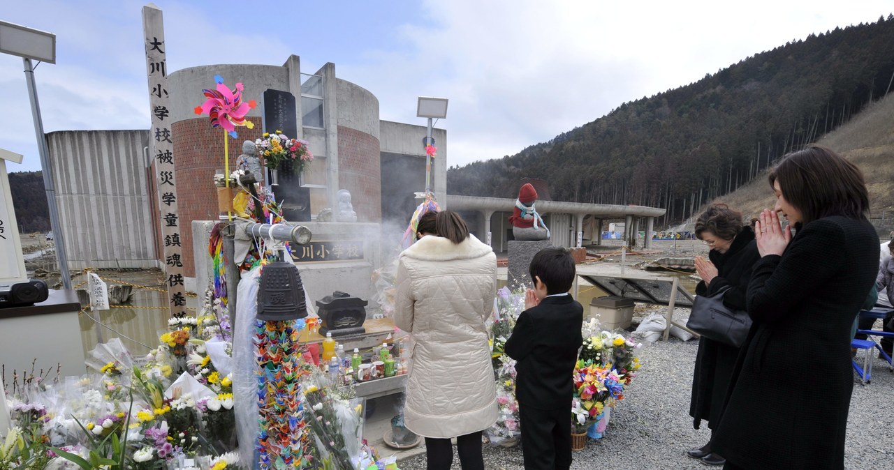 Rok po tragedii Japończycy opłakują utraconych bliskich