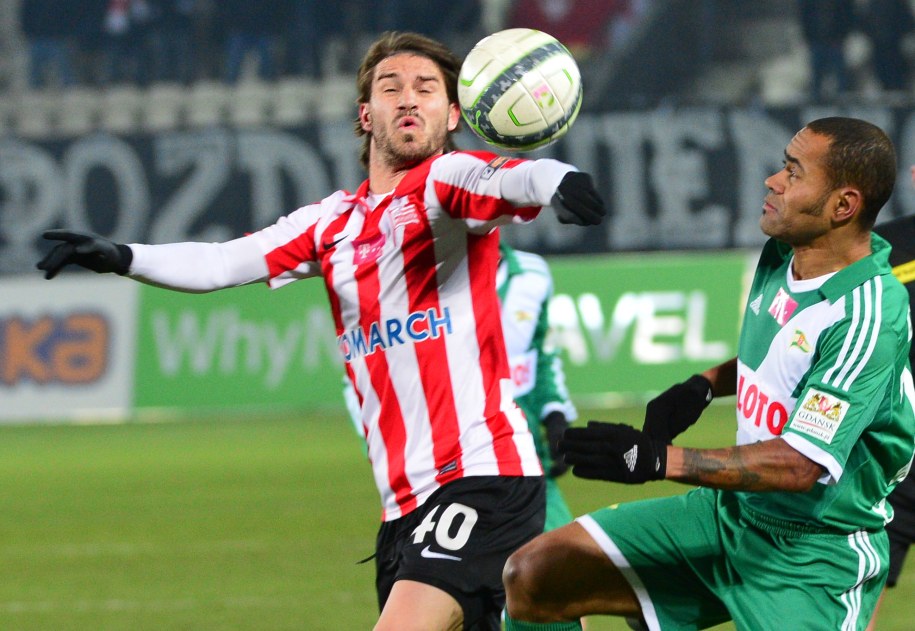 Rok Starus z Cracovii oraz Luiz Santos z Lechii Gdańsk /Jacek Bednarczyk /PAP